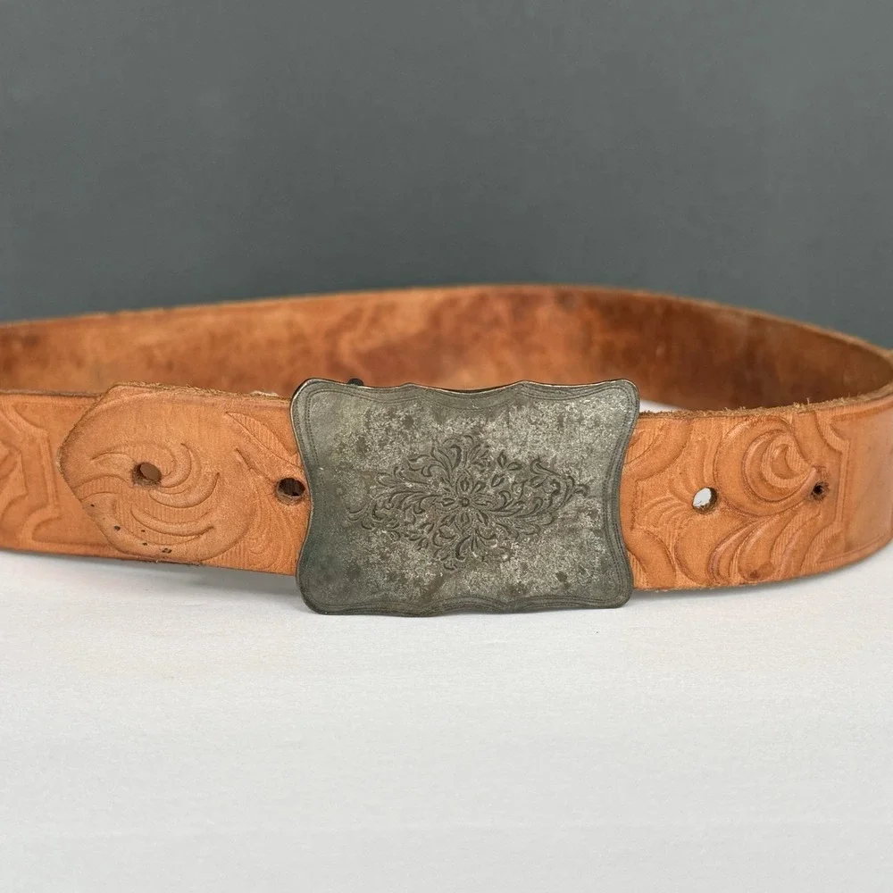 VTG Girls Embossed Leather Western Belt Floral Peg Buckle Tan/Brown Size Small